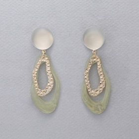 ピアス