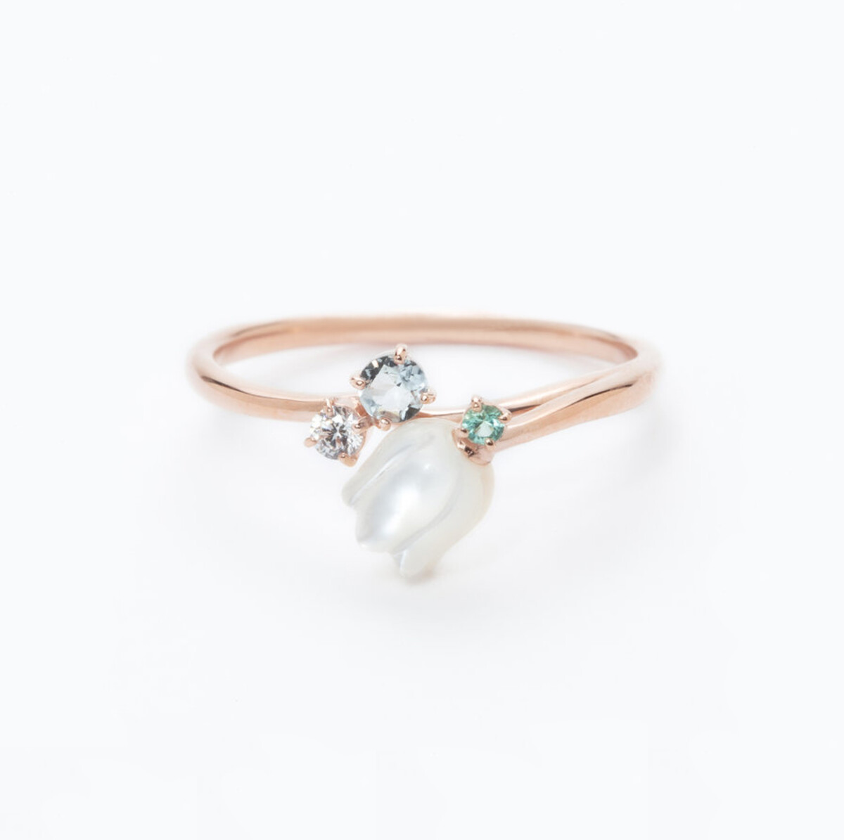 【新品】送料込み　フラワーリング(ピンク×ホワイト) 楽天市場】【8%OFFクーポン(〜11/27 13:00)】K18 ダイヤモンド