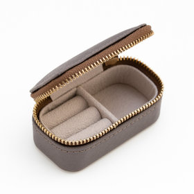 【WEB限定】ジュエリーポーチ（グレージュ）