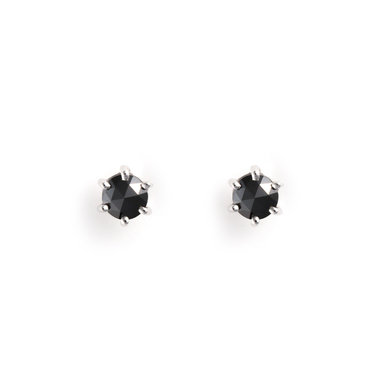 K18 ホワイトゴールド ブラックダイヤモンド ピアス（0.2ct）