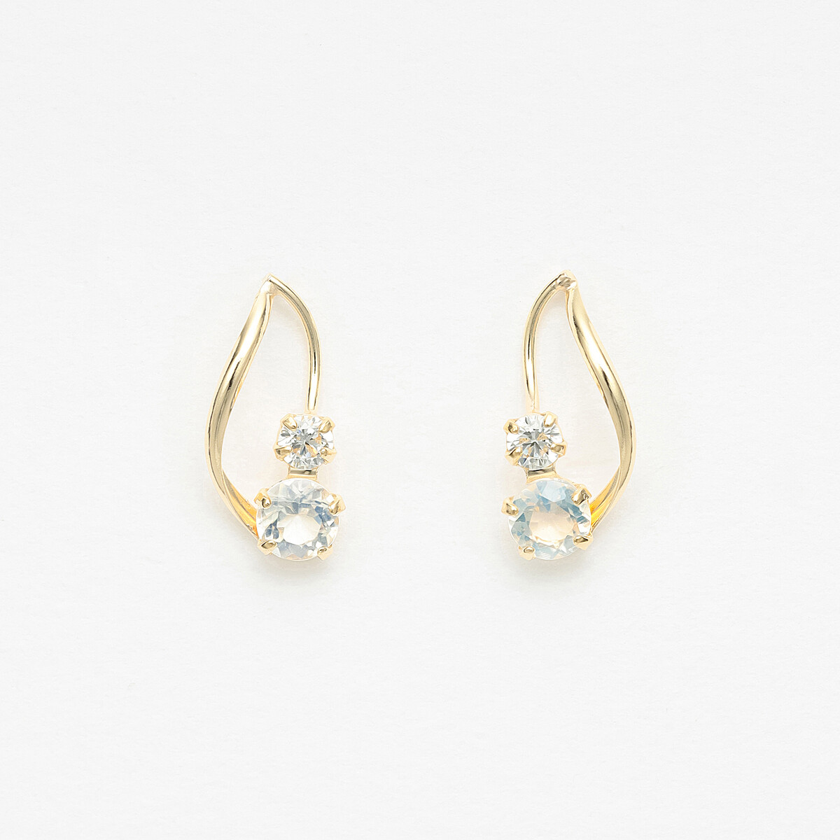 K18 イエローゴールド ハート ピアス（0202-3305-0019）｜ESTELLE
