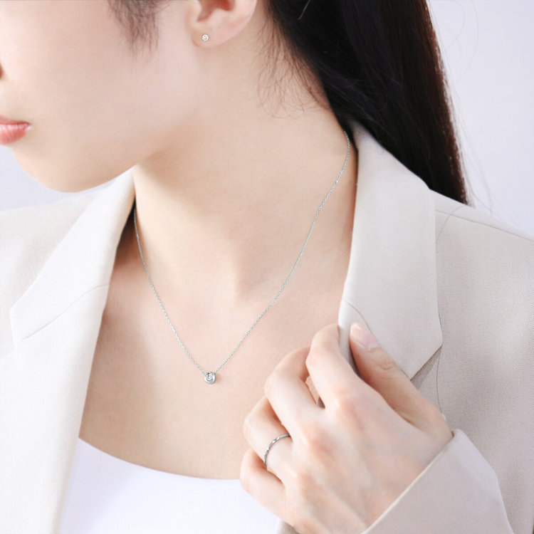 ESTELLE エステール 【WEB限定】K10 ホワイトゴールド ダイヤモンド 馬蹄 ネックレス ホワイトゴールド