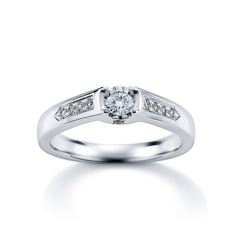 プラチナ　ダイヤモンド　リング 0.60ct  10〜10.5号　ダイヤ　指輪使用感はありますか