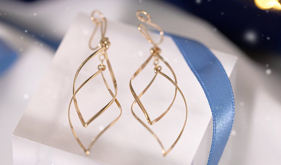 2025年最新】クリスマスプレゼントにおすすめのイヤージュエリー特集