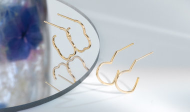 モチーフピアスに毎日のコーデにさりげなく願いを込めて