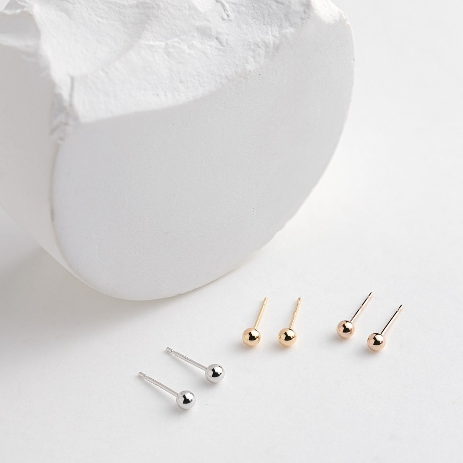 K18 丸玉ピアス（3mm）｜BLOOM（ブルーム）公式通販 | スタイリング