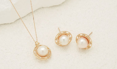 “ありがとう”を贈る。上品で華やかなギフトジュエリー