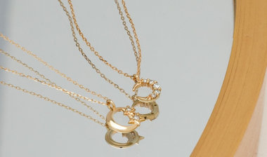 空を見上げたくなる夜に。月モチーフジュエリー