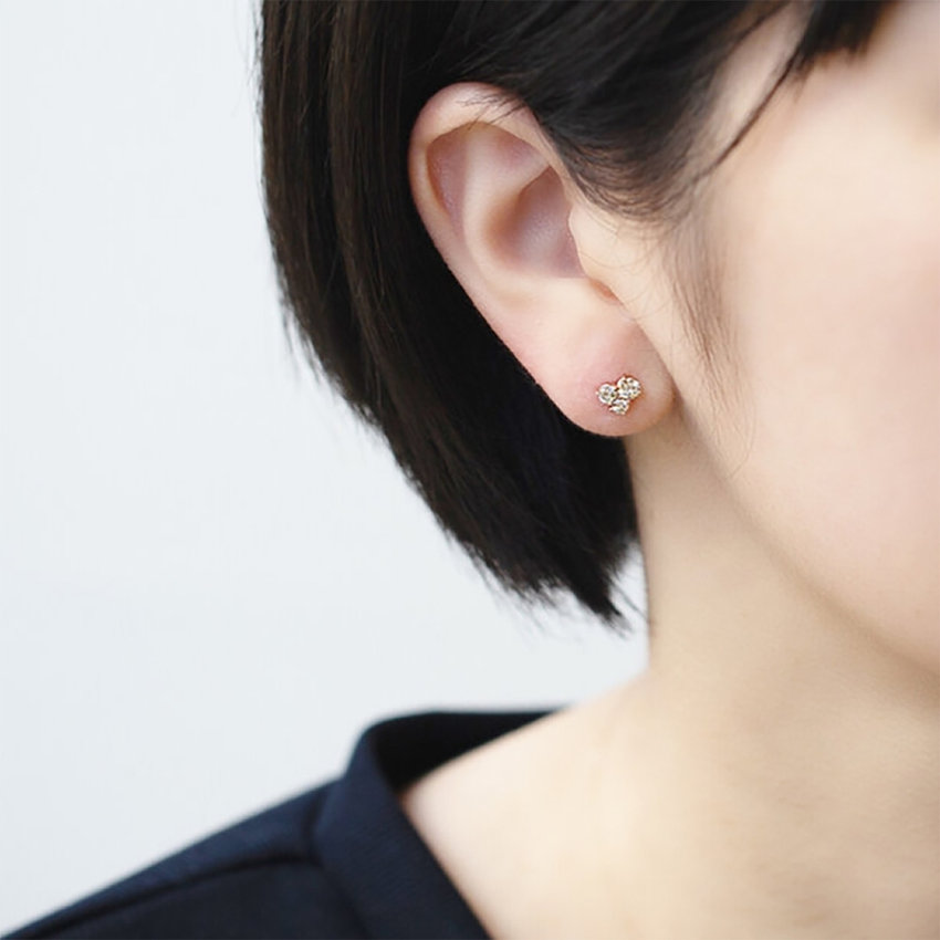 ショートヘアに似合うピアスは？大人女性におすすめの選び方とアイテム
