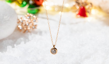 【2025年最新】クリスマスギフトにおすすめのネックレス特集