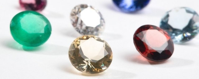 誕生石ジュエリー特集